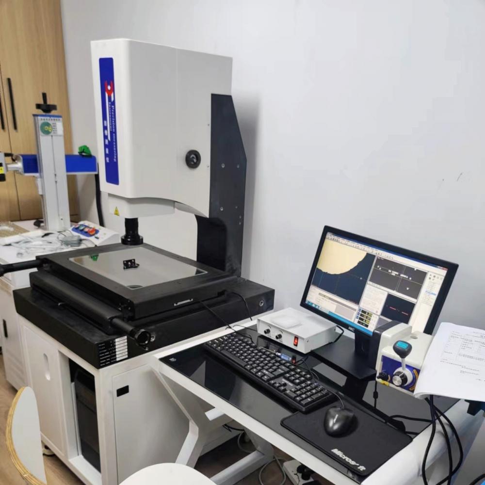 High precision optical projector size measuring instrument