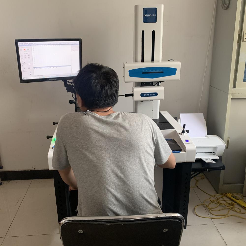 High precision profile measuring instrument